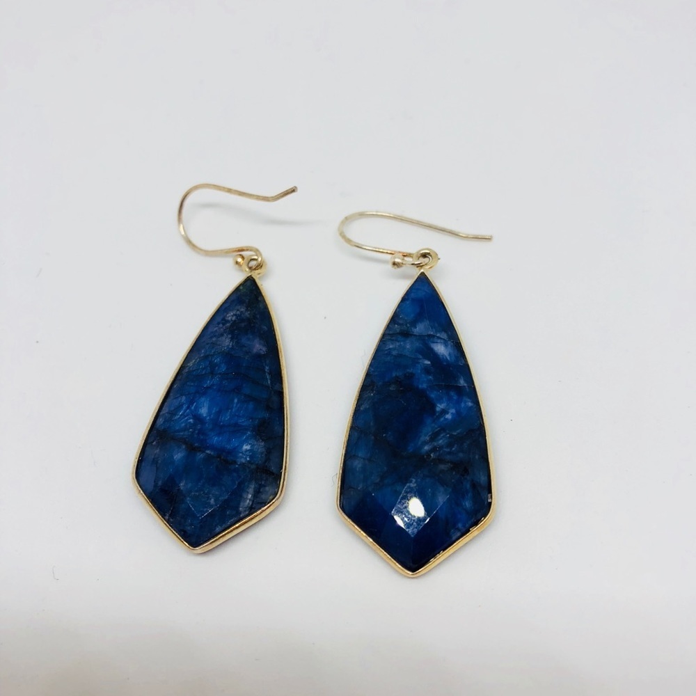 Dyed sapphire dangle earrings